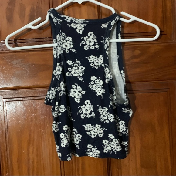 Crop top - Picture 2 of 3